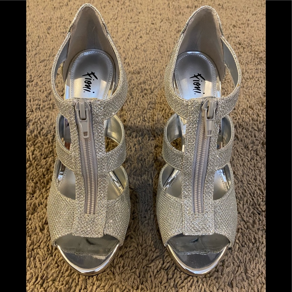 🩶Fiona • silver sparkle platform heels • 7 • EUC⚡️ - Picture 3 of 6